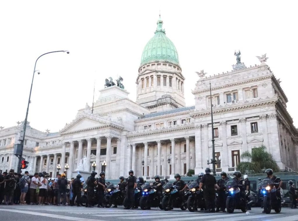 Medios comunitarios, alternativos, sindicatos y redes de comunicación piden a la CIDH que intervenga ante las medidas que afectan la libertad de expresión en Argentina