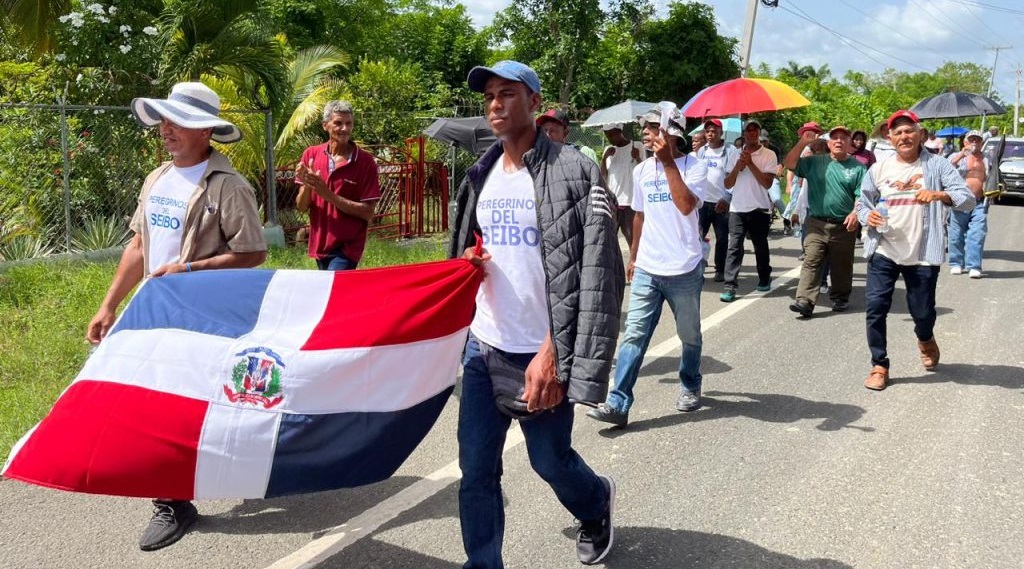 República Dominicana: Los Peregrinos de El Seibo avanzan en su tercera caminata hacia el Palacio Nacional