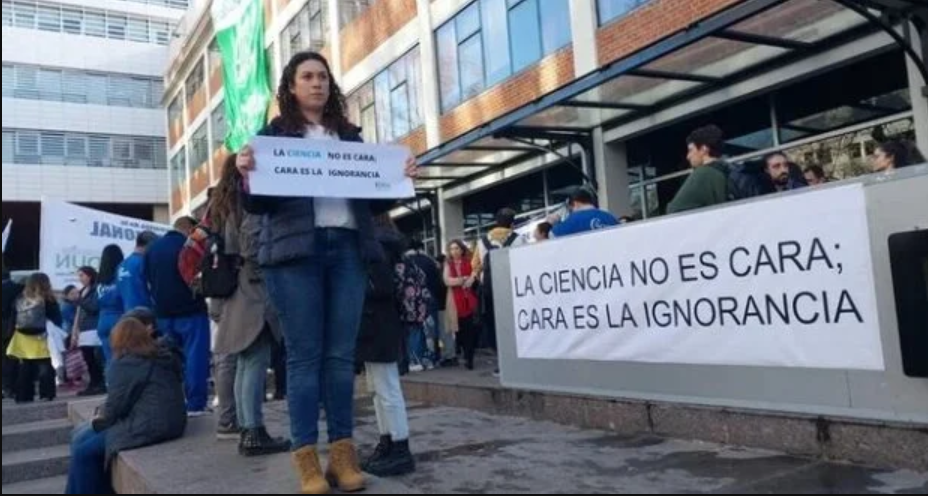 Organizaciones académicas rechazan la eliminación de fondos de investigación en Argentina