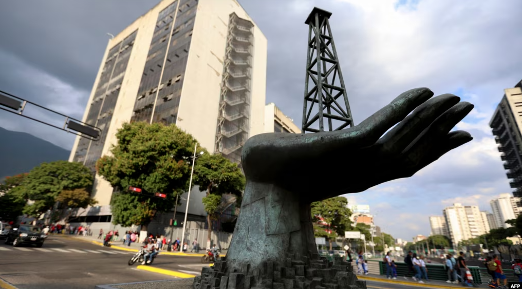 Venezuela dejará de percibir 400 millones de dólares mensuales por el cese de operaciones de Chevron