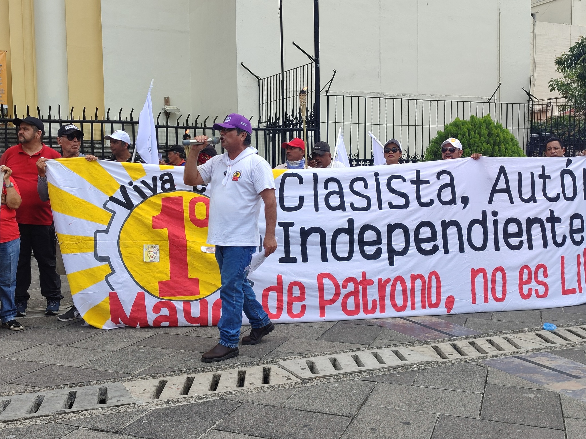 Miles de trabajadores en El Salvador salieron a las calles para exigir justicia laboral y social