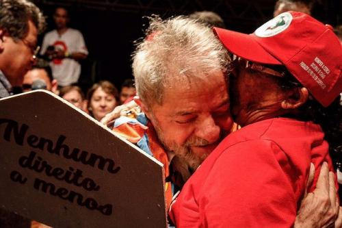 Brasil: la persecución contra Lula pasó de las palabras a los disparos