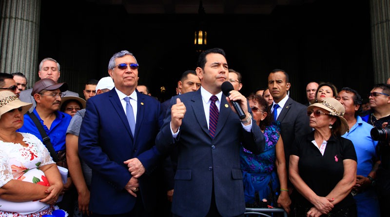 Guatemala: Jimmy Morales ahora obliga a trabajadores a salir a apoyarlo