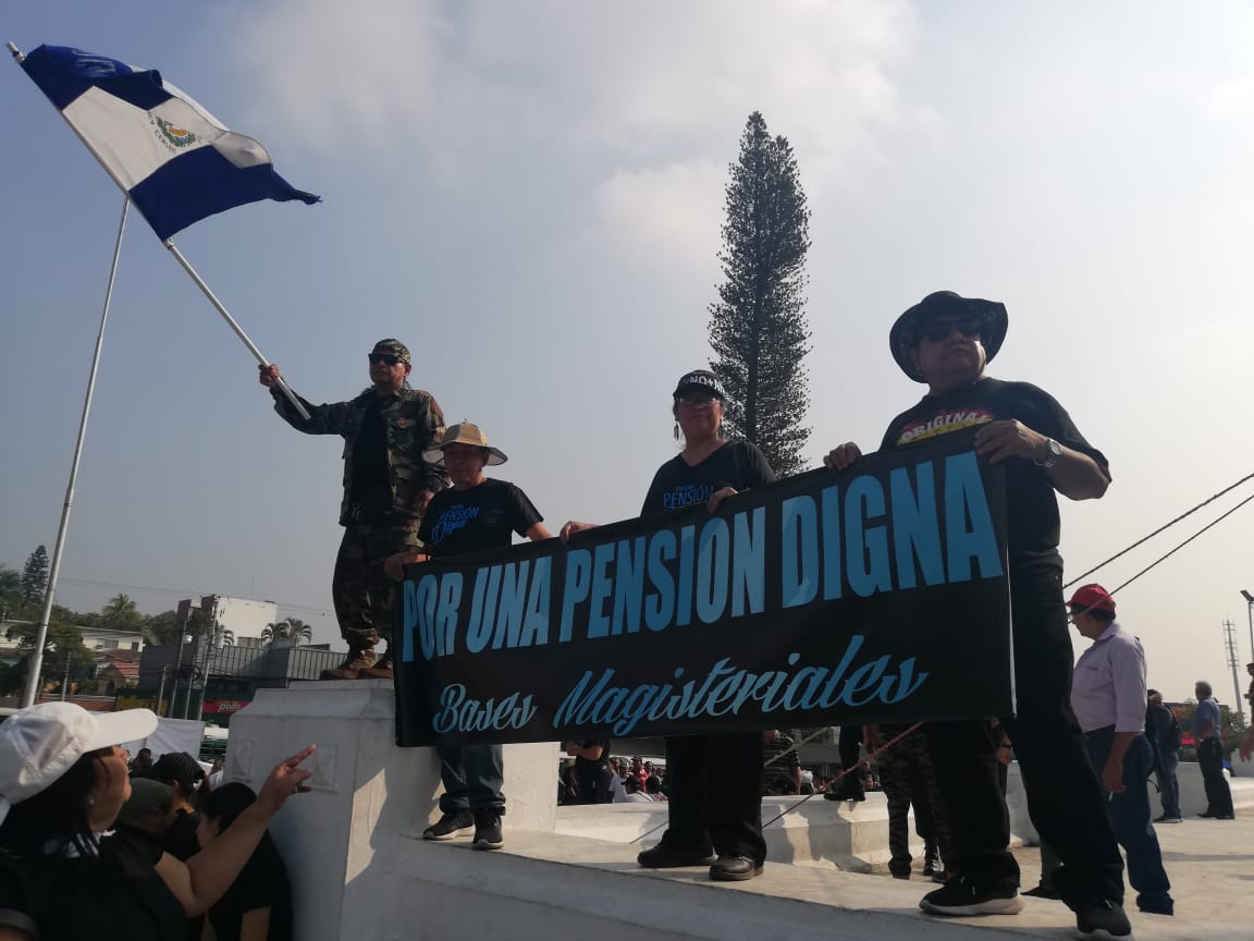 El Salvador: Consecuencias del actual sistema de pensiones afectan a toda la población