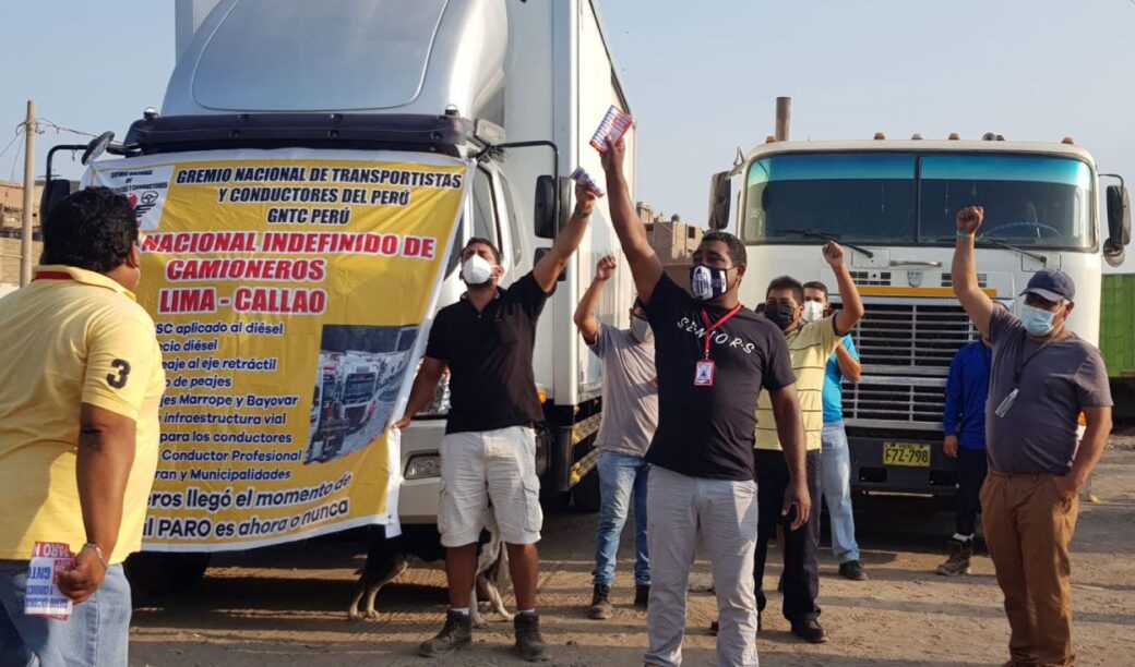 Perú: Paro de transportistas nuevo dolor de cabeza para Castillo