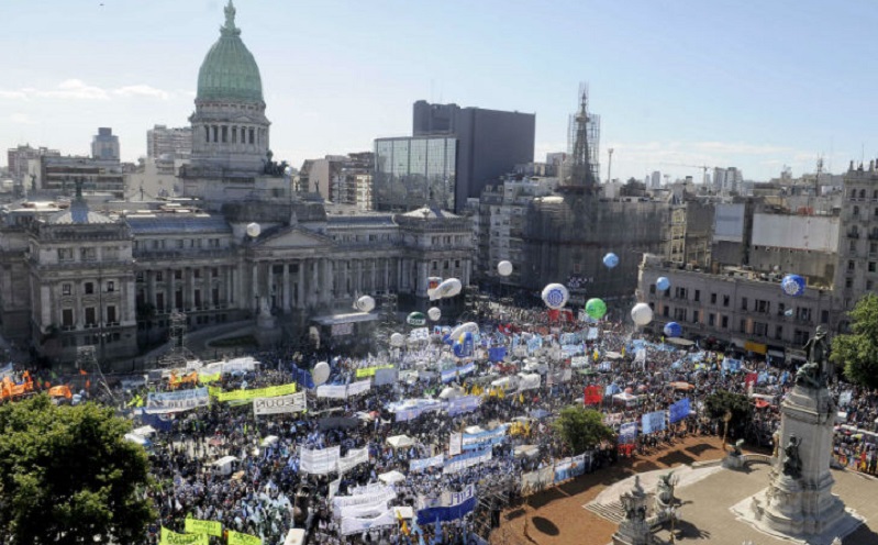 Argentina: Hoy de nuevo se realizará masiva marcha contra reforma jubilatoria