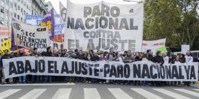 Trabajadores argentinos paralizan el país para que Macri cambie el rumbo.