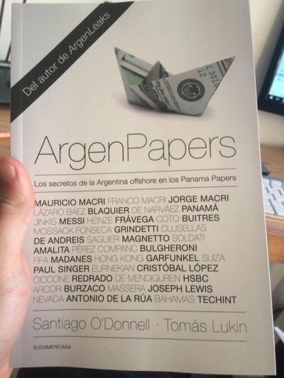 En Argentina el libro ArgenPapers compromete a Macri por sus empresas off shore.