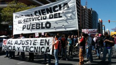 Argentina: el neoliberalismo también destruye el desarrollo científico y cede soberanía.