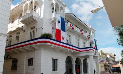 Panamá: Elige presidente en medios de problemas económicos y sociales.