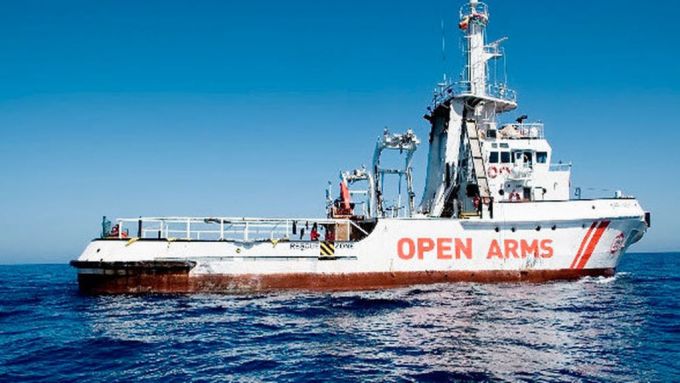 «Brazos abiertos»: Una iniciativa que rescata a personas migrantes en el Mediterráneo