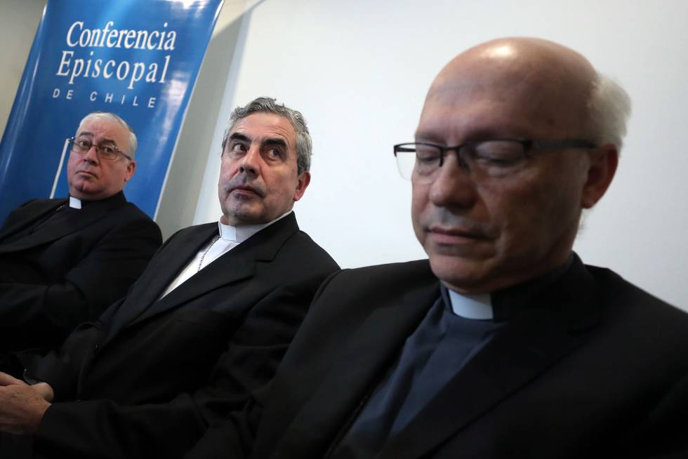 Chile: 14 sacerdotes suspendidos tras denuncias de abusos sexuales.