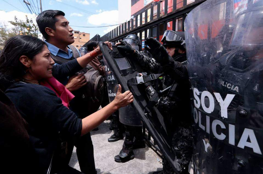 La Policía allanó sedes de sindicato nacional de maestros en Ecuador