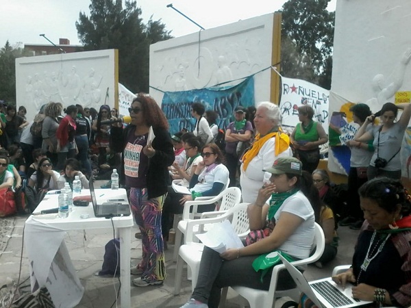 Argentina: Más de 50 mil mujeres participaron del Encuentro Nacional en Chubut