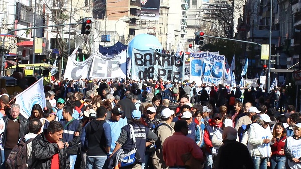 Argentina: Marchan el día de San Cayetano por pan, paz, tierra, techo y trabajo