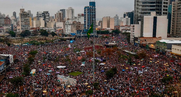 Brasil: Miles de mujeres marchan contra el candidato derechista Jair Bolsonaro