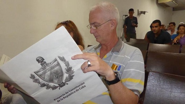 Cuba: La nueva Constitución deberá ser aprobada en referendo en febrero