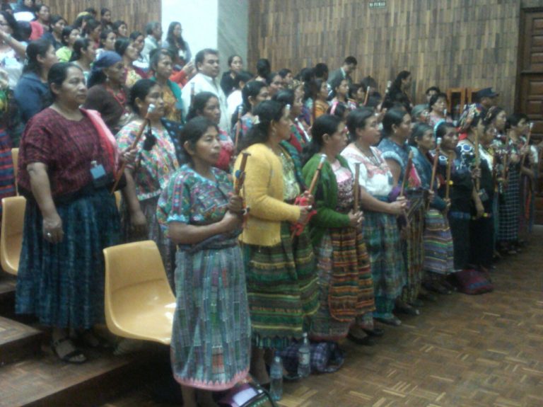 Guatemala: Aprueban Ley de Dignificación de Comadronas