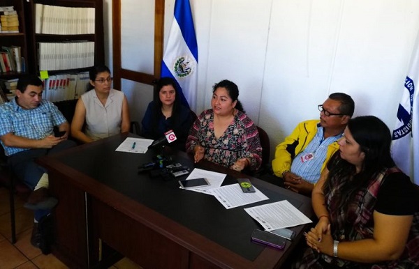 El Salvador: Mesa de protección a periodistas preocupados por agresiones en el gremio