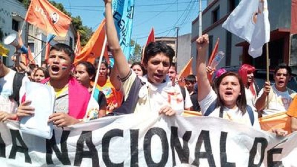Paraguay: Jóvenes se movilizan en rechazo a los desalojos de campesinos
