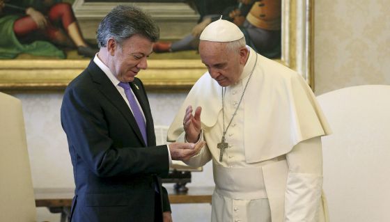 Santos y el Papa Francisco.jpg