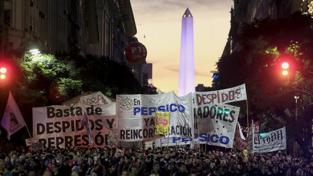 Multitudinaria marcha en apoyo a los trabajadores despedidos de Pepsico