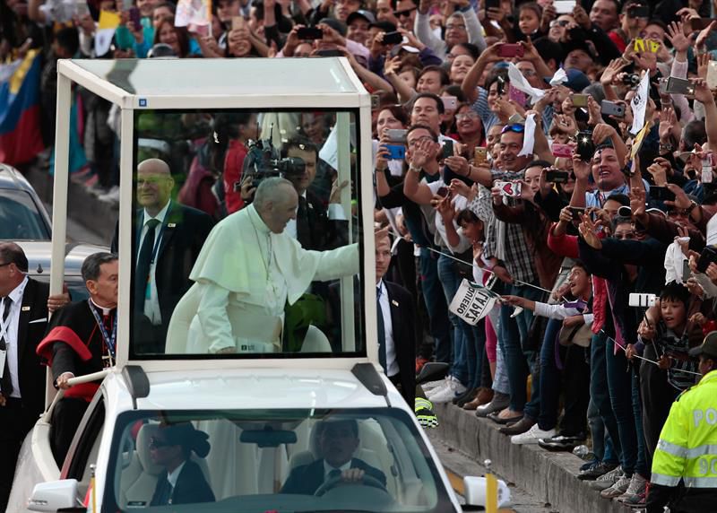 Colombia: Actos de bienvenida al papa Francisco, en su primer día de Visita Apostólica