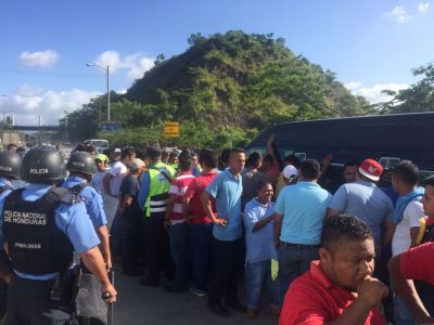 Honduras: Transportistas paralizan dejando a la población sin movilidad