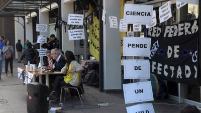 Argentina: Científicos y científicas toman pacíficamente el Ministerio de Ciencia