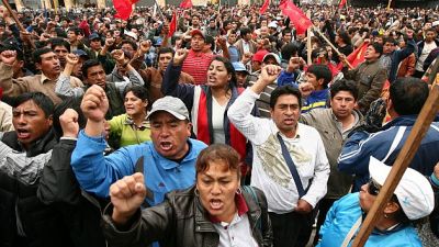 Perú: Continua huelga de docentes, enfermeras y obstetras