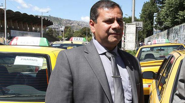 Ecuador - Carlos Brunis taxista.png